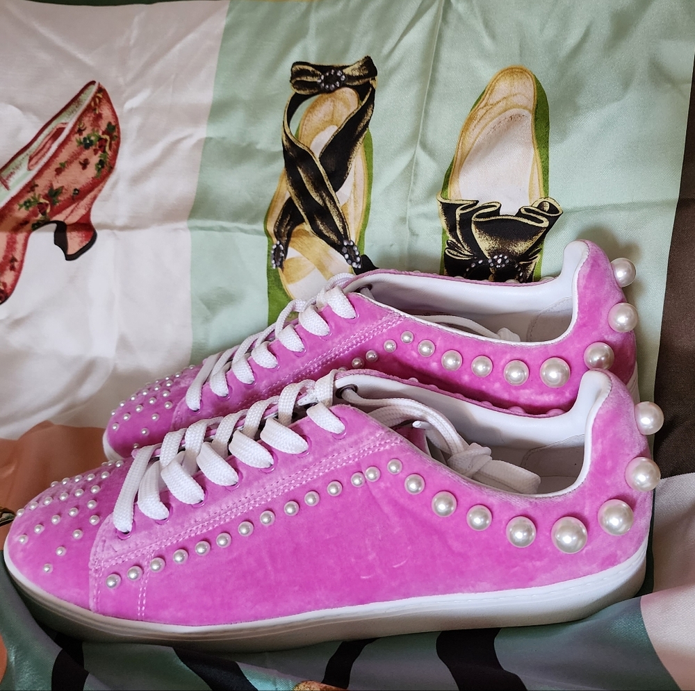 STUART WEITZMAN VELVET PEARLS  COTTON CANDY PINK SNEAKERS GOLDIE SIZE 10 NO BOX